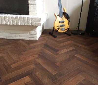 Ripristino legno massello spina francese graffiato